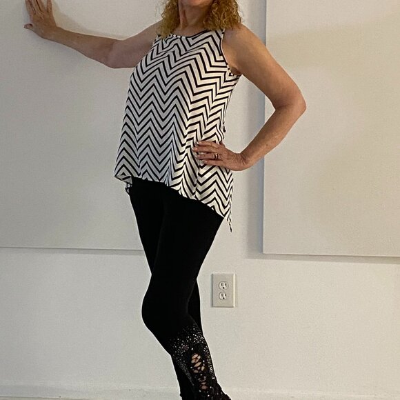 Express Black & White Top Sz. Sm P Sleeveless Diagonal Stripes - Picture 8 of 11